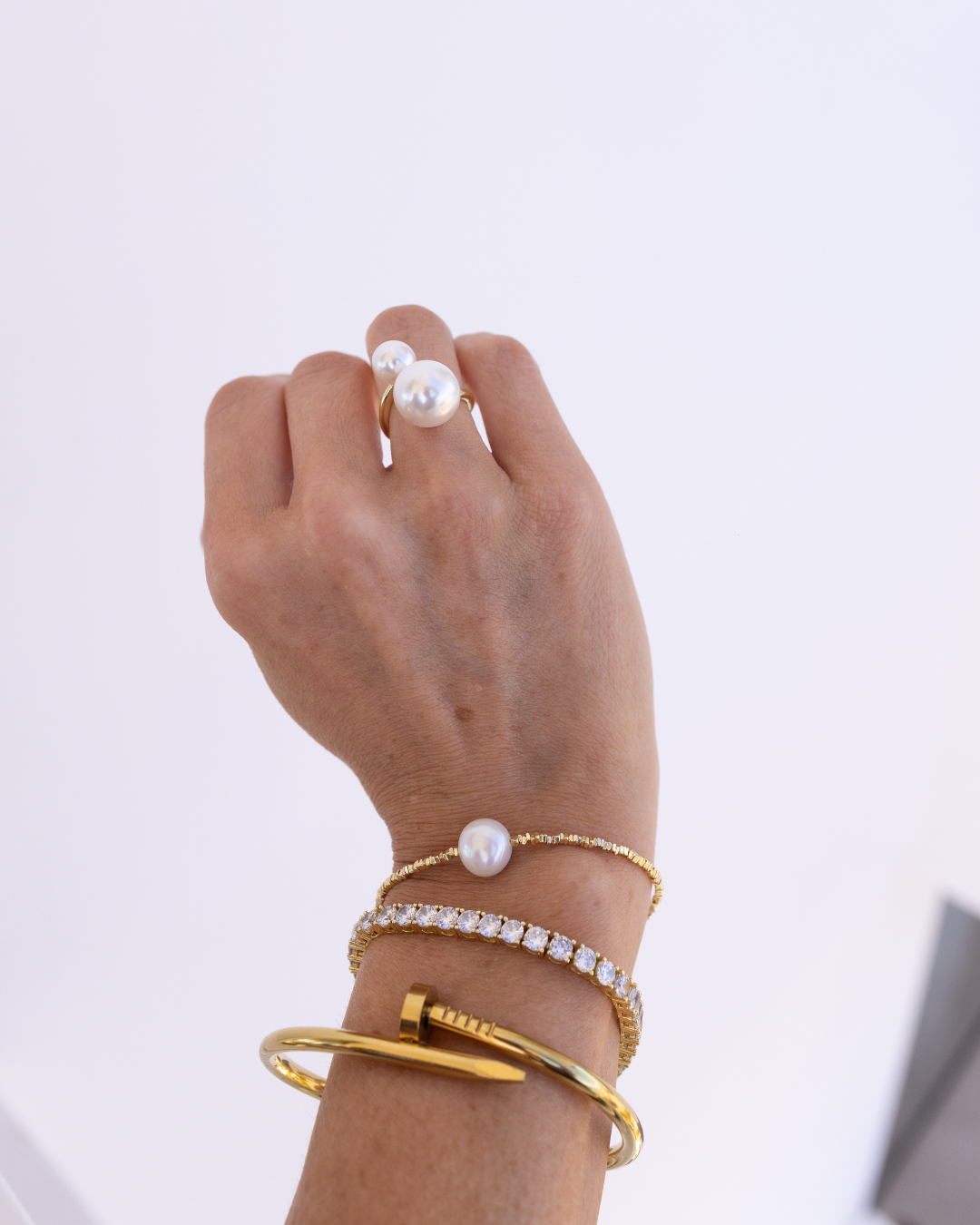 Solo Pearl Statement Bracelet Gold