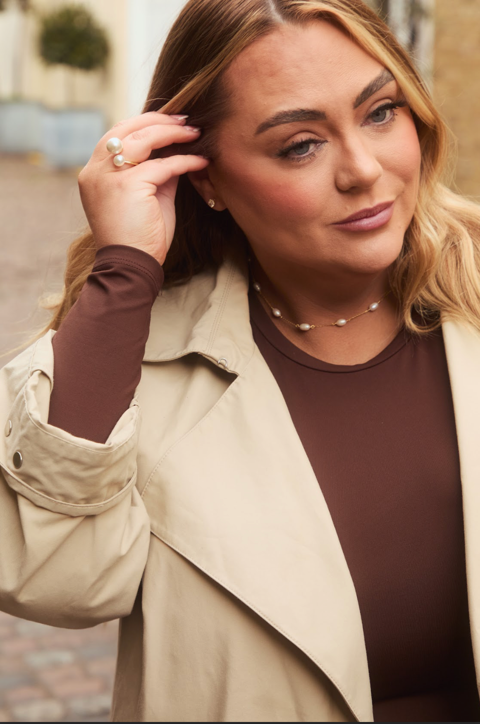 Oval Crystal Studs Gold